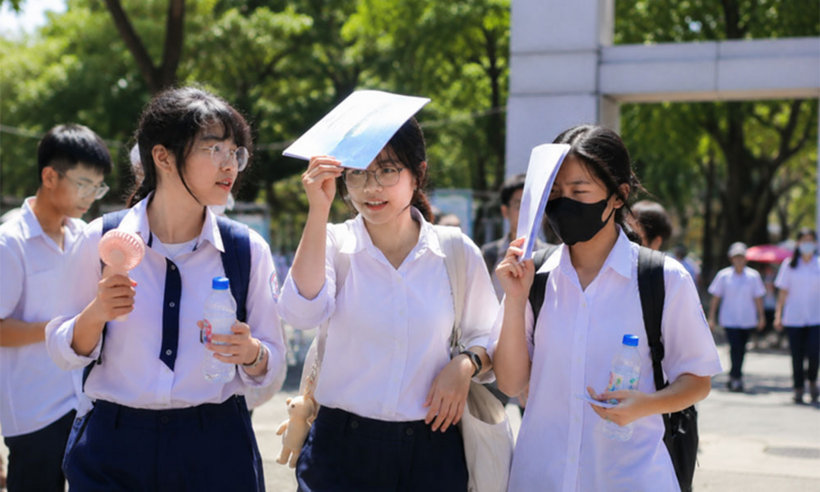 Nhiều thí sinh đã hoàn thành kỳ thi vào lớp 10 và hồi hộp chờ đợi kết quả. Ảnh minh họa