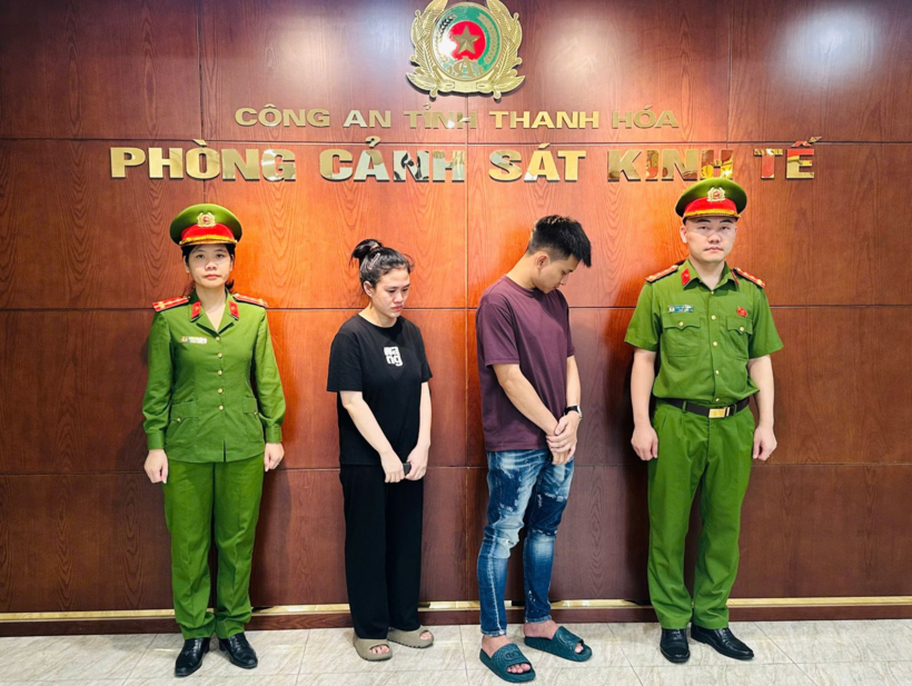 Cơ quan CSĐT&nbsp;Công an tỉnh Thanh Hóa thi hành Quyết định khởi tố vụ án,&nbsp;khởi tố bị can về tội Xâm&nbsp;phạm quyền sở hữu công&nbsp;nghiệp