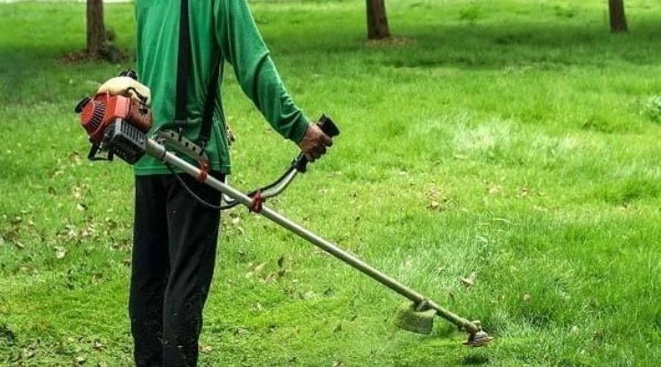 Bộ Công Thương trả lời câu hỏi: Máy cày, máy phát điện, máy cắt cỏ... có sử dụng xăng E10 được không? Ảnh minh họa