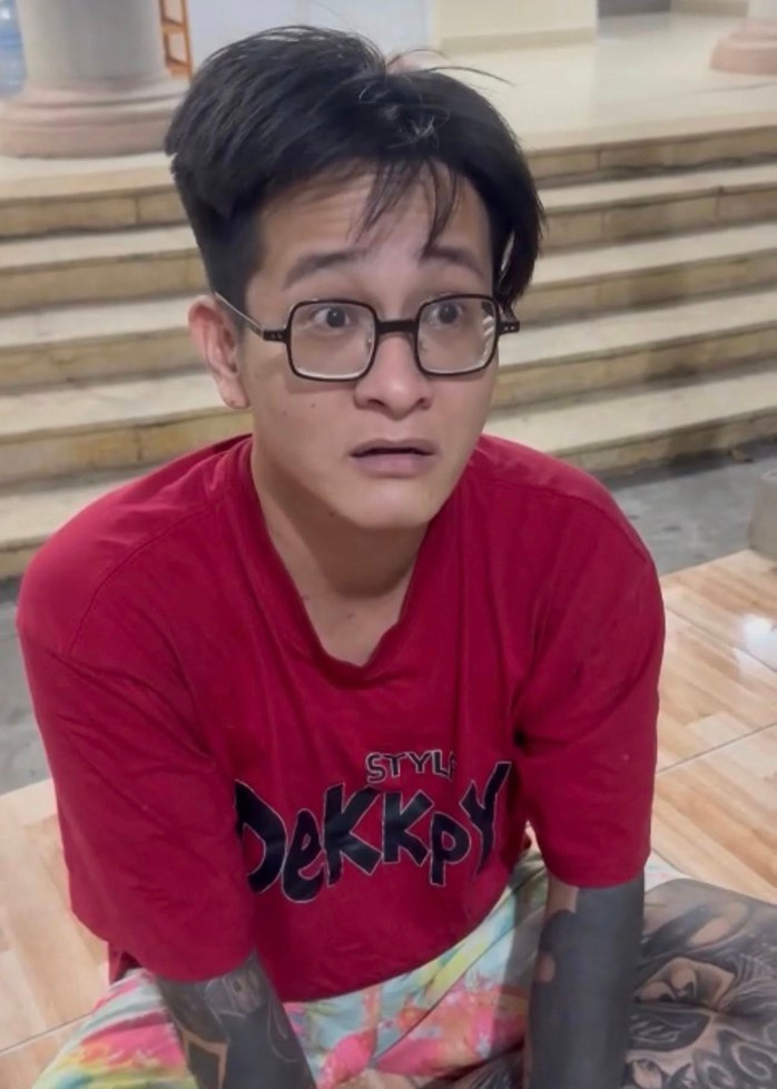 Rapper Mr.Nhân tại Công an TPHCM. Ảnh: NLĐ