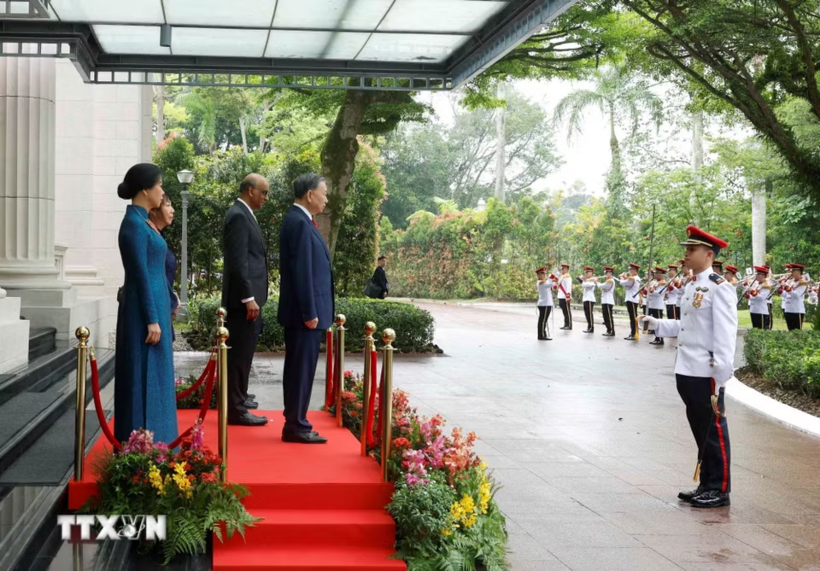 Lễ đón Tổng Bí thư, Chủ tịch nước Tô Lâm và Phu nhân được tổ chức trọng thể tại trụ sở Bộ Ngoại giao ở thủ đô Singapore - Ảnh: TTXVN