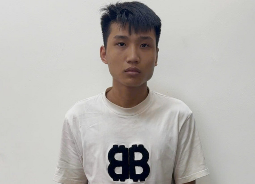 Công an phường Việt Hòa đang hoàn thiện các thủ tục để bàn giao đối tượng cho cơ quan có thẩm quyền tiếp tục điều tra, xử lý theo quy định của pháp luật. Ảnh: Công an Hải Phòng