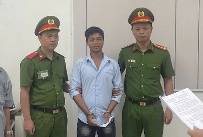 Nguyễn Anh Hùng bị lực lượng chức năng bắt giữ. (Ảnh: Công an Lâm Đồng)