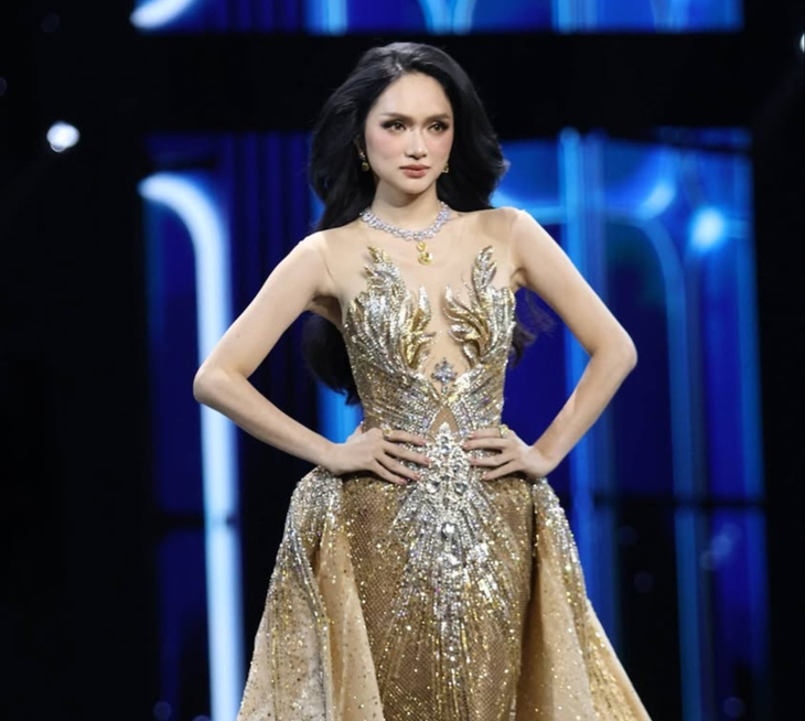 Hương Giang trong phần trình diễn trang phục dạ hội. (Ảnh: Missosology)