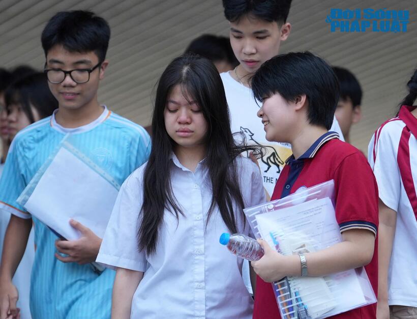 Hiền Anh xúc động sau khi hoàn thành 3 môn thi