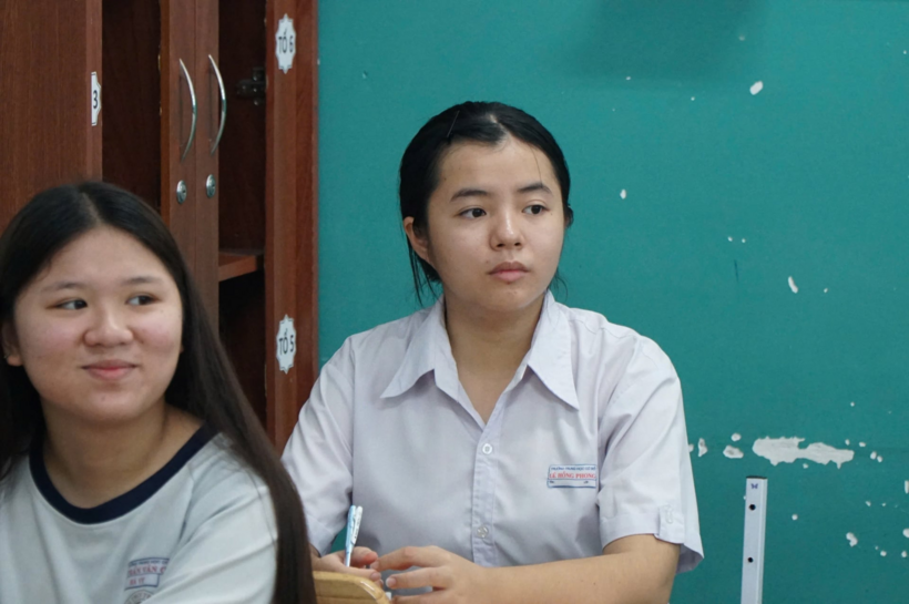 Nữ sinh duy nhất ở Côn Đảo vượt 230 km vào đất liền quyết tâm thi tuyển sinh lớp 10. Ảnh: Dân Việt