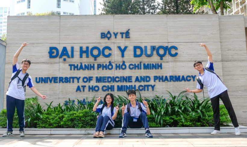Cổng trường Đại học Y Dược TP.HCM. Ảnh: UMP