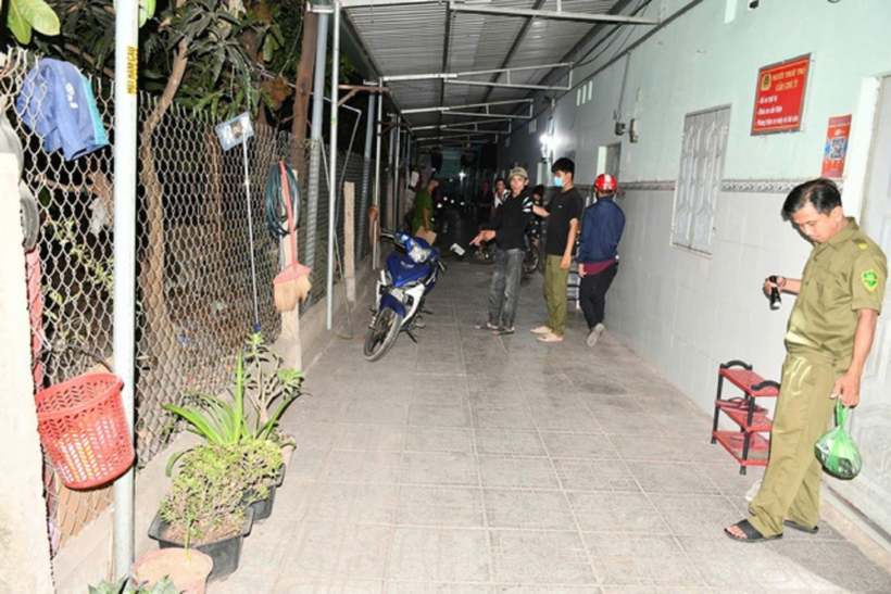 Công an khám xét nơi ở của Thiện. Ảnh: Thanh Niên
