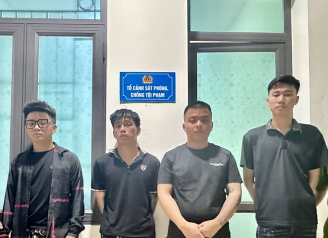 Các đối tượng bị kiểm tra, phát hiện, bắt quả tang. Ảnh: Công an tỉnh Ninh Bình