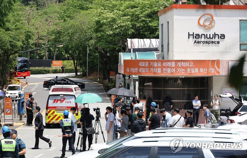 Bên ngoài nhà máy nơi xảy ra vụ cháy. Ảnh: Yonhap