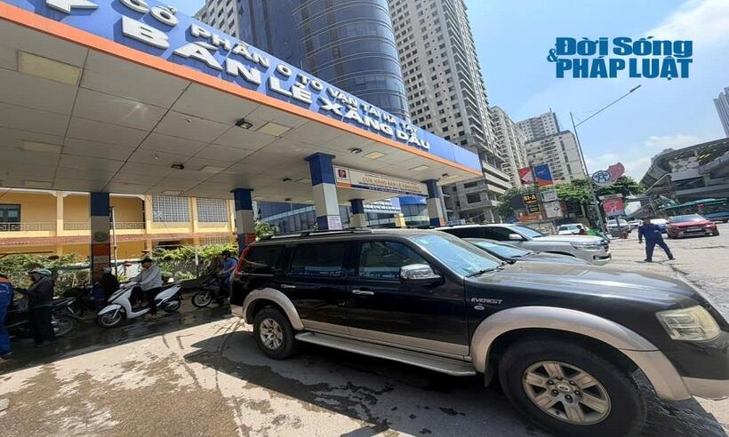 Ghi nhận của PV ĐS&PL tại một cửa hàng xăng dầu trên đường Trần Phú, Hà Đông, TP Hà Nội trong sáng ngày 1/6.