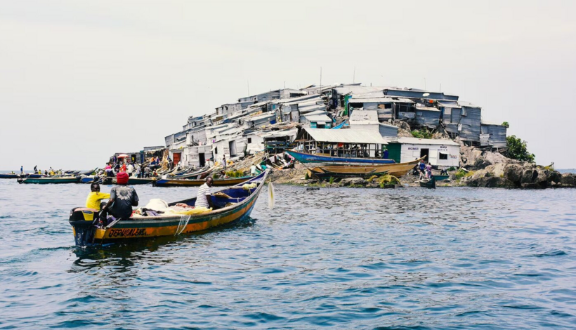 Migingo có cả nhà hàng, quán bar, hiệu thuốc, tiệm làm đẹp, và thậm chí cả sòng bạc ngoài trời. Ảnh: Diario AS