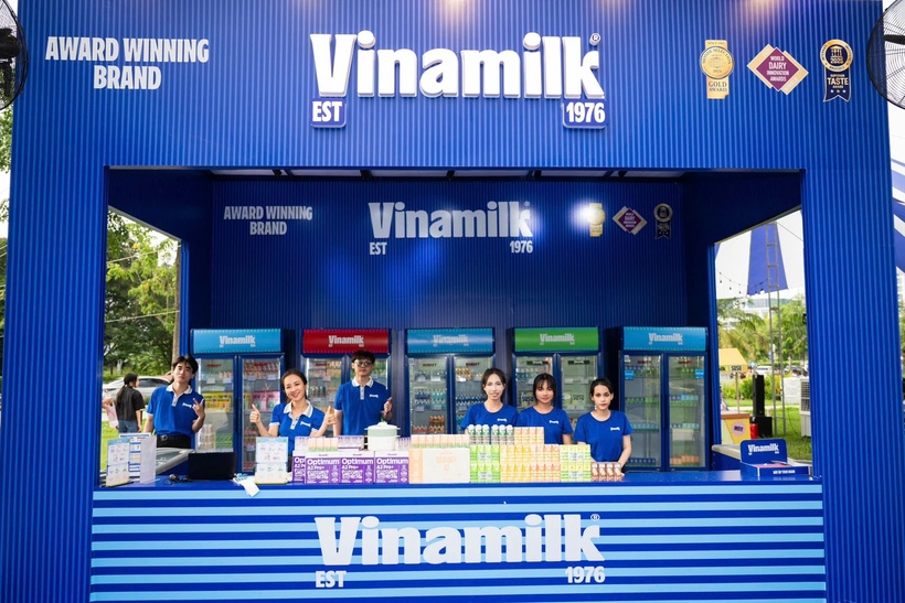 Không gian trải nghiệm với nhiều sản phẩm dinh dưỡng đa dạng của Vinamilk sẵn sàng chào đón các bé cùng các bậc phụ huynh tại Ngày hội “Phú Mỹ Hưng hướng về trẻ em”. Ảnh: Vi Nam