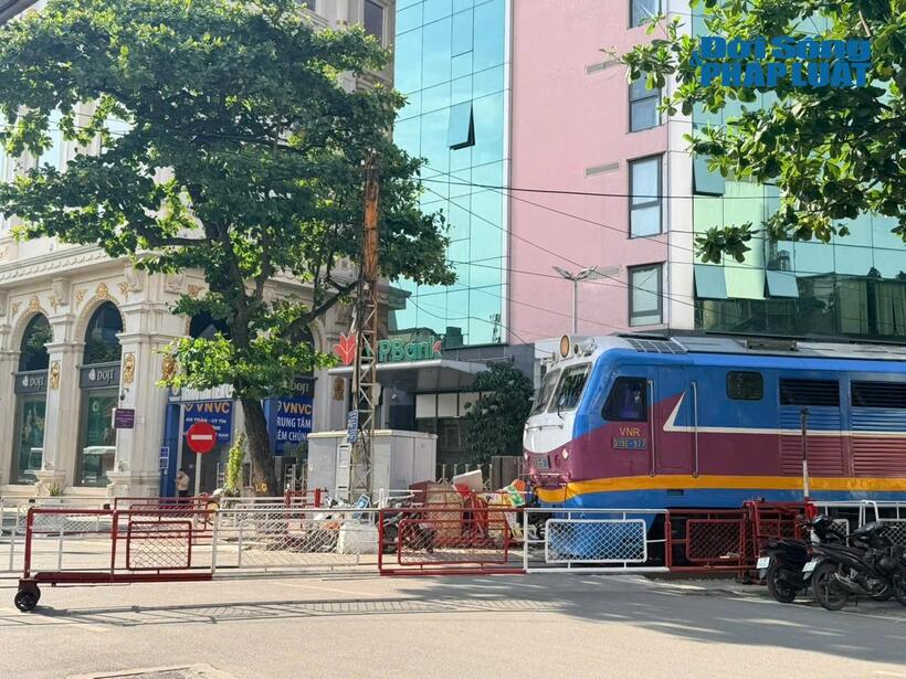 An toàn giao thông đường sắt, không chỉ là nhiệm vụ của lực lượng chức năng, mà xuất phát từ ý thức của mỗi người.