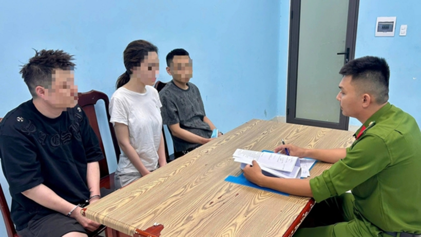 Các nghi phạm người Trung Quốc bị bắt giữ. Ảnh: Thanh Niên