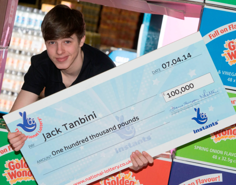 Jack Tanbini ở thành phố Dundee, từng trúng 100.000 bảng hồi tháng 4/2014. Ảnh: Xổ số Scotland