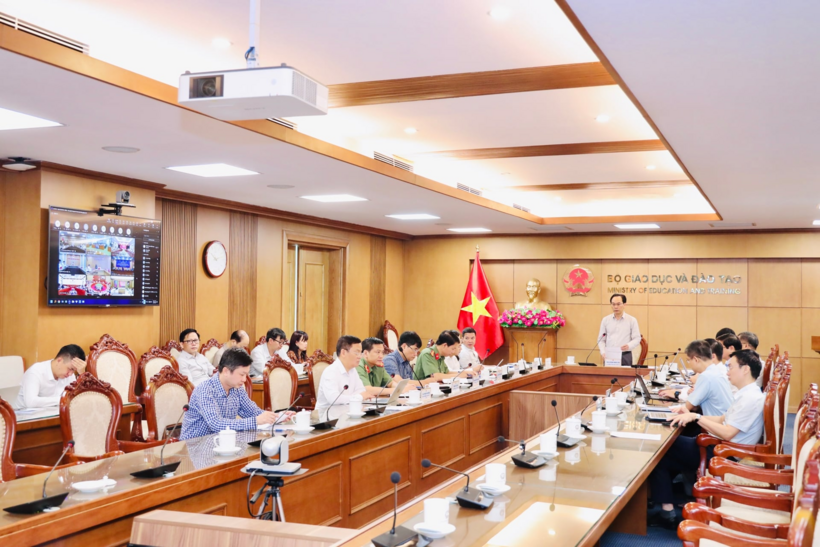 Bộ trưởng Hoàng Minh Sơn chủ trì hội nghị tại điểm cầu Bộ GD&ĐT.