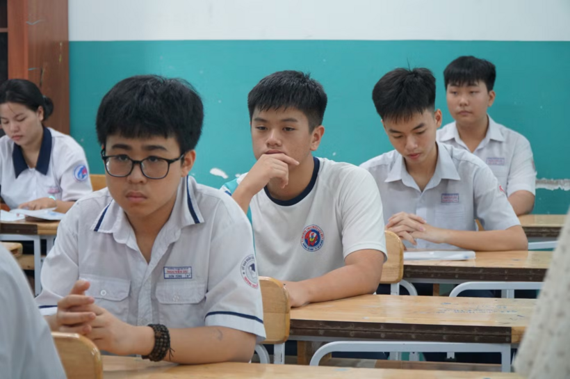Theo Sở GD&ĐT TP.HCM sau khi kỳ thi tốt nghiệp THPT kết thúc (tức sau 12/6), Sở mới thực hiện ráp phách, lên điểm và công bố điểm thi thi lớp 10 tại TP.HCM năm 2026. Ảnh: Tiền phong
