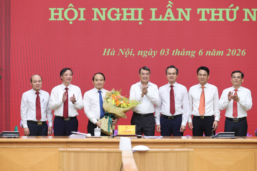 Thủ tướng Lê Minh Hưng chúc mừng Ủy ban Kiểm tra Đảng ủy Chính phủ (Ảnh: VGP).
