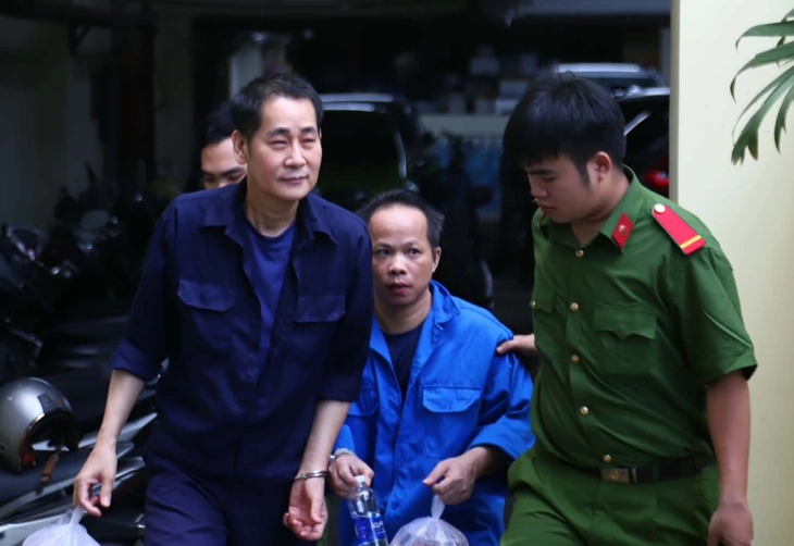 Đạo diễn Lê Minh (bìa trái) - Ảnh: Ngọc Lân