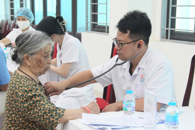 Hà Nội hỗ trợ khám sức khỏe định kỳ hoặc khám sàng lọc miễn phí mỗi năm một lần, kinh phí từ ngân sách thành phố