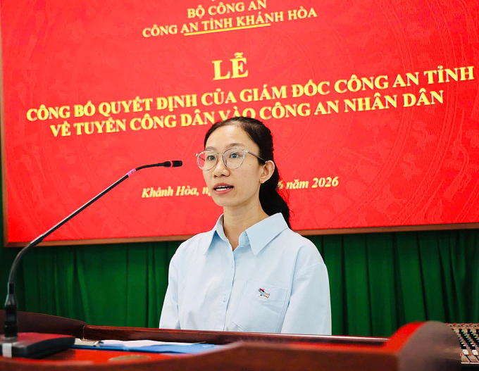 Chị Lê Thị Thùy Hân, vợ Thiếu tá Nguyễn Xuân Hải, được tuyển dụng vào ngành công an. Ảnh: Công an Khánh Hòa
