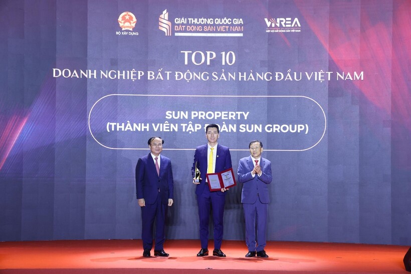 Sun Property được vinh danh trong "Top 10 doanh nghiệp bất động sản hàng đầu Việt Nam".