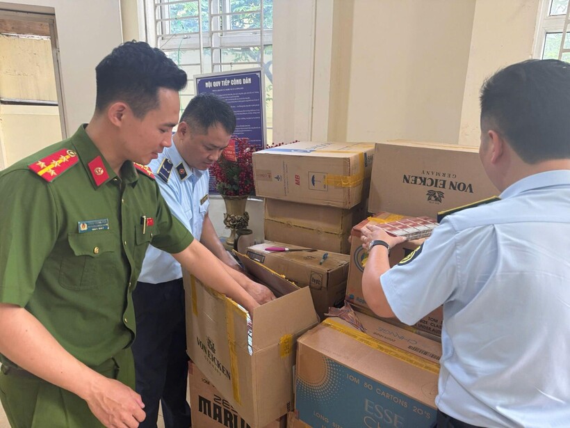 Nghi vấn buôn bán hàng cấm, cơ sở kinh doanh ở Hà Nội bị chuyển hồ sơ sang Công an điều tra. Ảnh: QLTTHN
