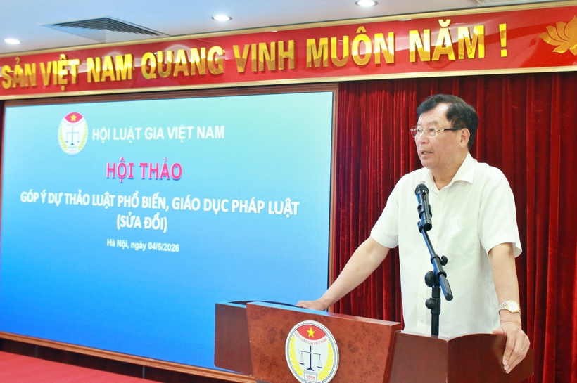 Ông Trần Công Phàn - Phó Chủ tịch Thường trực Hội Luật gia Việt Nam phát biểu tại hội thảo.