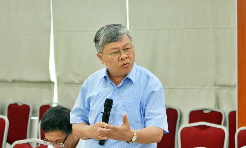 PGS.TS Đinh Dũng Sỹ đóng góp ý kiến tại hội thảo.