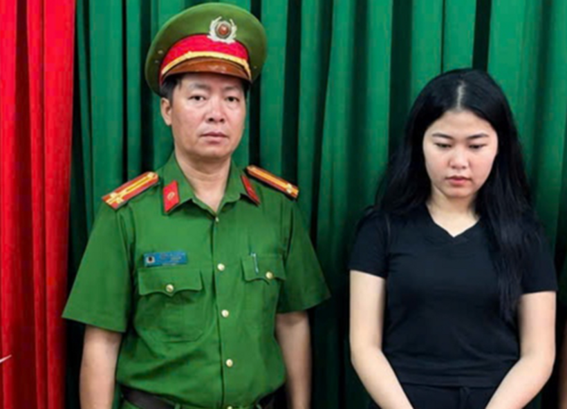 Bị can Trần Thị Thanh Nguyên (áo đen). Ảnh: Công an tỉnh An Giang