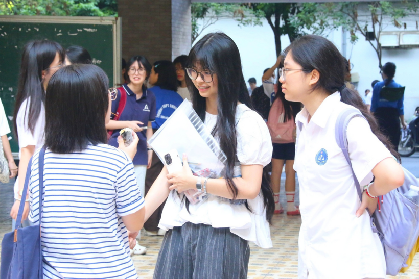 Thí sinh tham dự thi lớp 10 chuyên Sư phạm. Ảnh: VietNamnet