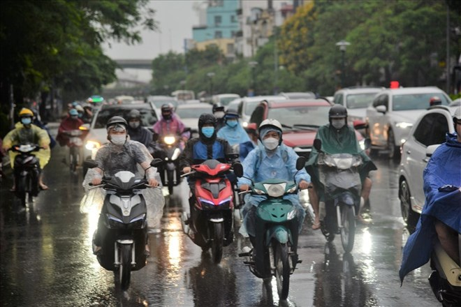 Dự báo thời tiết Bắc Bộ có mưa rào và dông rải rác từ chiều tối và đêm 8/6. Ảnh: Tùng Giang