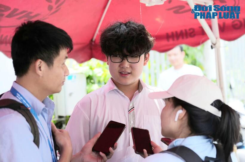 Thí sinh tham gia kỳ thi vào lớp 10 THPT năm 2026 tại Hà Nội. Ảnh: Lê Liên