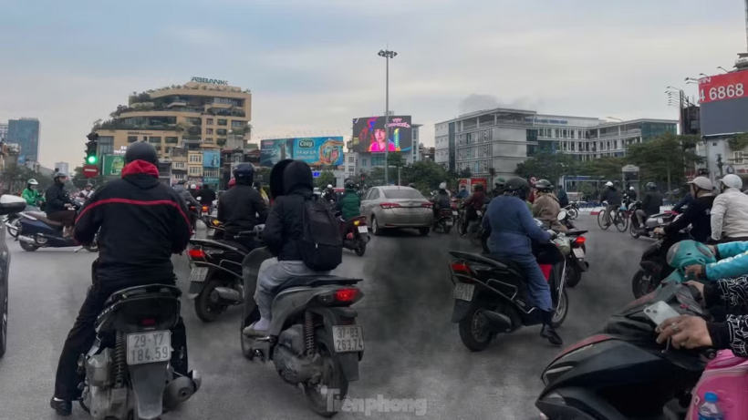Cục Môi trường đề nghị UBND thành phố Hà Nội hỗ trợ kinh phí người dân kiểm định khí thải xe máy lần đầu./ Ảnh: Báo Tiền phong.