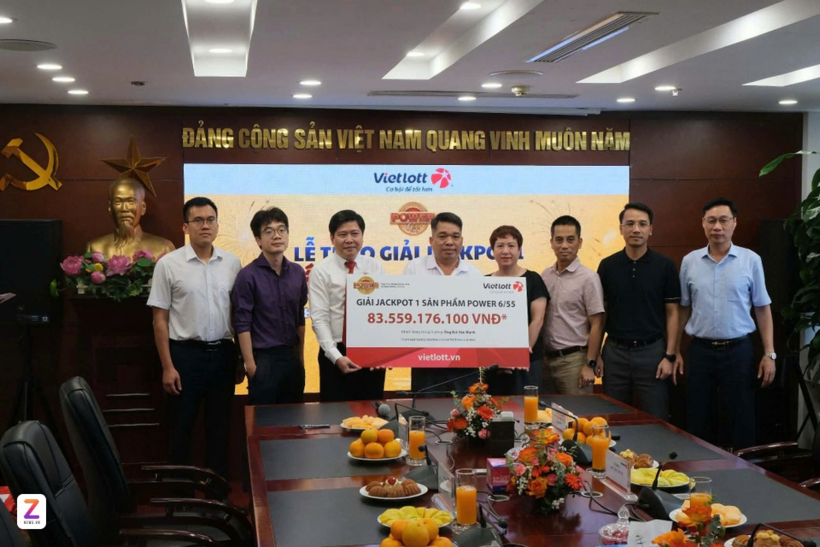 Anh Bùi Văn Mạnh là chủ nhân vé số trúng 83 tỷ đồng. Ảnh:&nbsp;Ngô Minh.