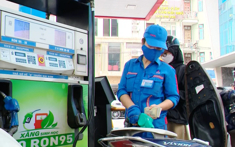 Trong những ngày đầu triển khai bán trên toàn quốc, lượng tiêu thụ xăng E10 đạt hơn 141 triệu lít trên tổng số 151 triệu lít xăng bán ra. Ảnh: VTV.vn