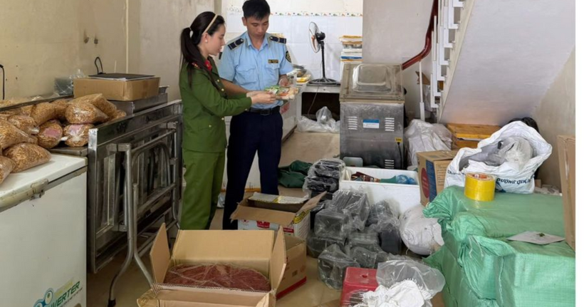 Tang vật vi phạm bị lực lượng chức năng phát hiện, thu giữ. (Ảnh: Công an tỉnh Thanh Hóa)