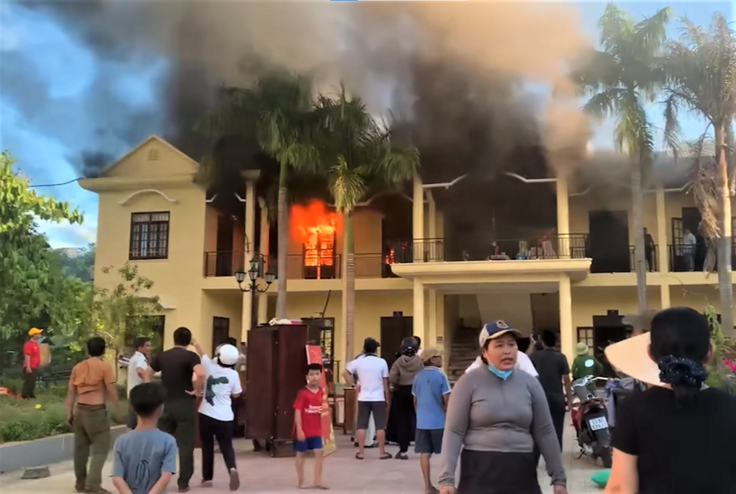 Cháy trụ sở xã ở Đà Nẵng, nhiều phòng làm việc bị hư hỏng. Ảnh: VietNamNet