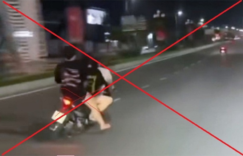 T. điều khiển xe mô tô chở Y và L lạng lách, đánh võng trên đường (ảnh cắt từ clip). Ảnh Công an tỉnh Hưng Yên.