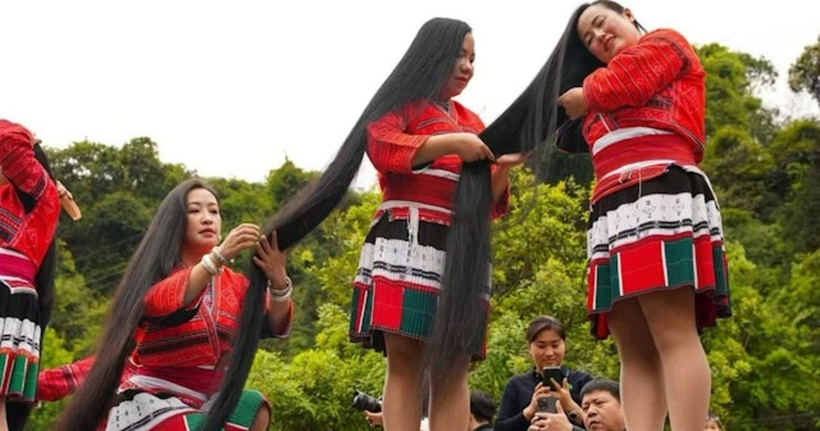 Với người dân tộc Dao đỏ ở đây, mái tóc là sinh mệnh thứ 2. (Ảnh: China News Service)