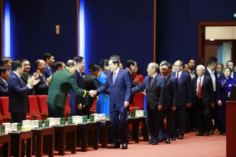 Các đồng chí lãnh đạo, nguyên lãnh đạo Đảng, Nhà nước dự Đại hội đại biểu toàn quốc Hội Nông dân Việt Nam lần thứ IX (Ảnh: Khổng Chí).
