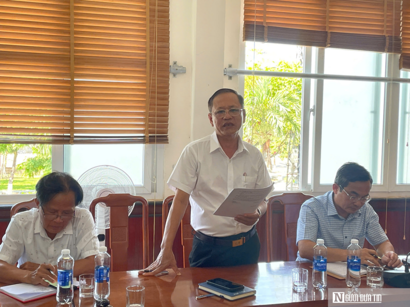Ông Trần Thế Cẩm, Phó Chủ tịch Thường trực Hội Luật gia thành phố Đà Nẵng, trao đổi các nội dung trọng tâm tại cuộc họp.