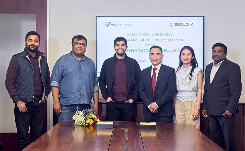 Đại diện VinDynamics và Skild AI trong lễ ký kết biên bản ghi nhớ tại San Mateo, California, Mỹ.