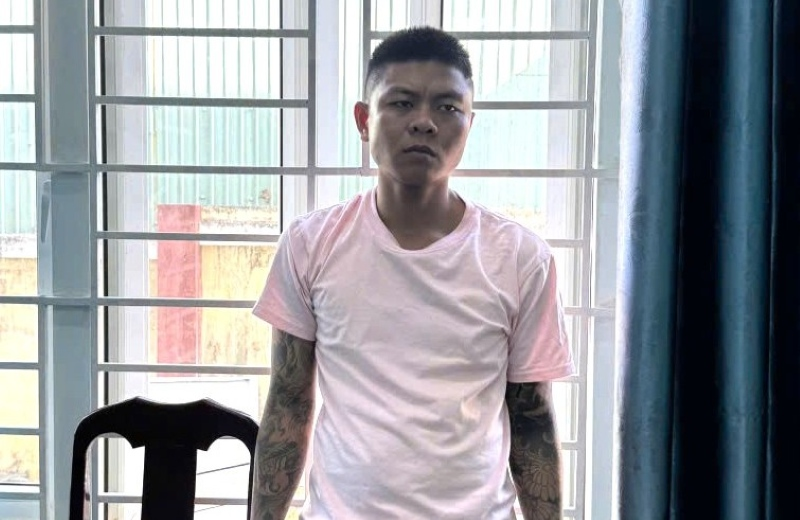 Công an Đà Nẵng mật phục trong nhà nghỉ, bắt đối tượng truy nã đặc biệt nguy hiểm.