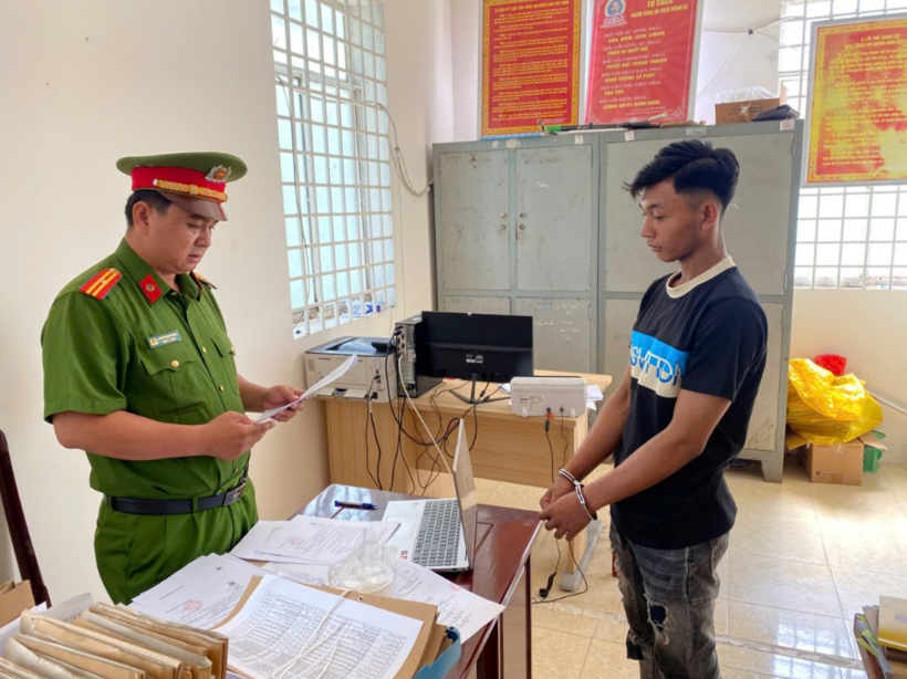 Bị can Dương Tú Nghiệp tại cơ quan Công an. Ảnh: Công an tỉnh An Giang.