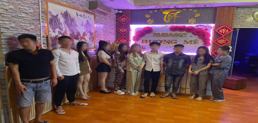 Nhân viên cơ sở Massage H.M.