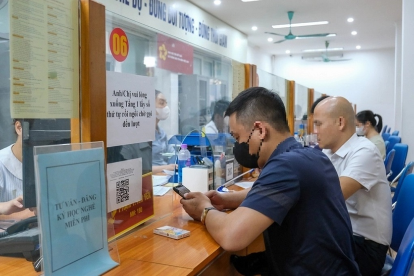 Người lao động đề nghị hưởng trợ cấp thất nghiệp có thể thực hiện nộp hồ sơ trực tuyến qua Cổng Dịch vụ công quốc gia. Ảnh minh họa