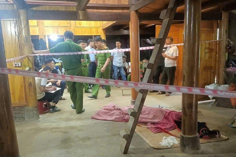 Lực lượng chức năng đang điều tra, làm rõ nguyên nhân vụ việc hai mẹ con tử vong. (Ảnh: Lao động)