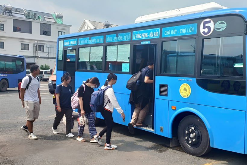 Đồng Nai miễn 100% tiền vé xe buýt khi giáo viên, thí sinh di chuyển đến các điểm thi. Ảnh: VietNamnet